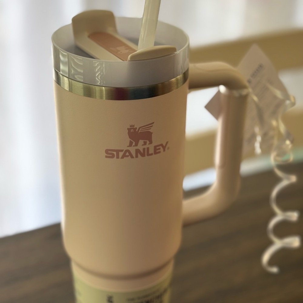 Stanley light pink Quench H20 Tumbler